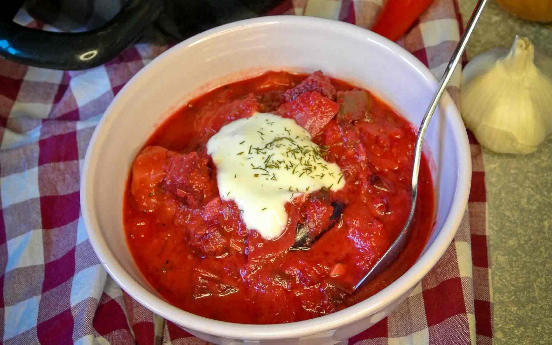 Vegetarische rode bietensoep borsjt - recept - Duurzame keuzes