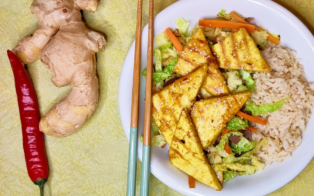 Roerbak met groene kool en tofu