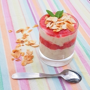 heerlijke overnight oats voor de lente: overnight oats met rabarber