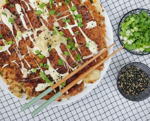 Hartige Japanse pannenkoek met kool okonomiyaki