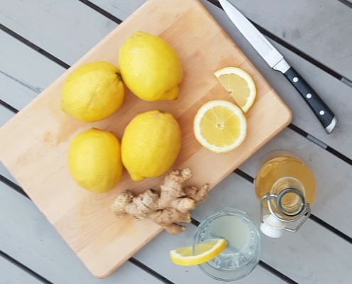Ingredienten voor een lekkere zelfgemaakte citroen gember siroop