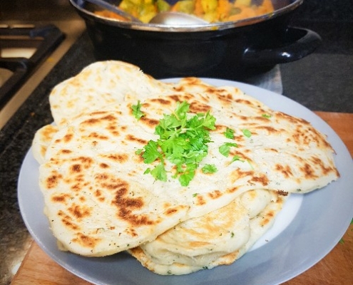 vegan naan met knoflook en koriander