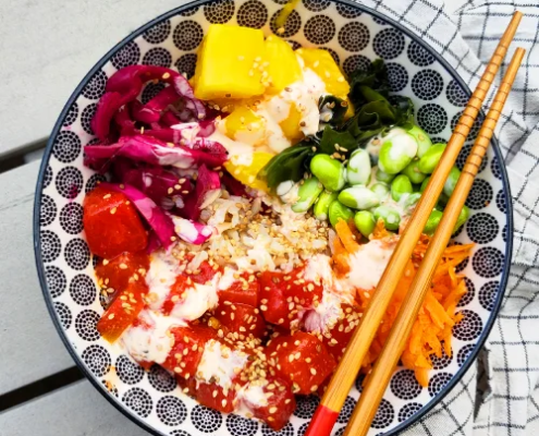 Plantaardig pokebowl met watermeloen-tonijn