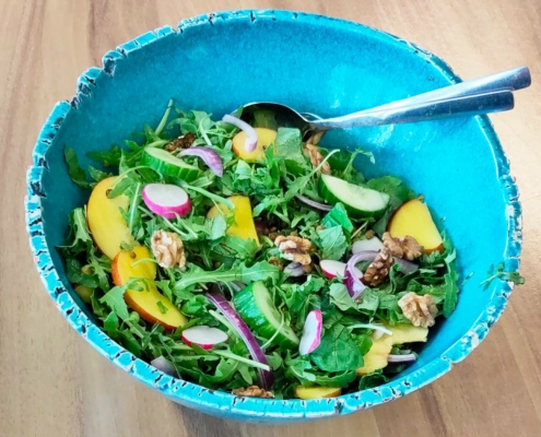 linzensalade met nectarine en walnoten