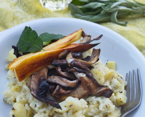 Risotto met pastinaak, gemengde paddenstoelen en gefrituurde salie