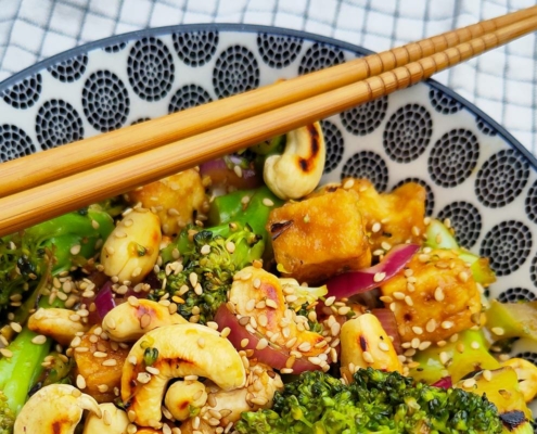 Roerbak met tofu broccoli en cashewnoten