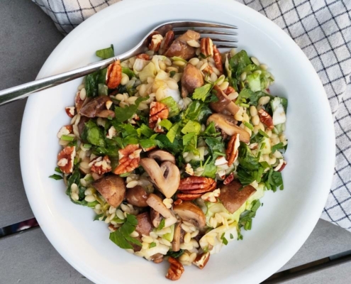 orzo met andijvie en champignons pecannoten