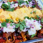 plantaardige enchilada's met gemengde bonen