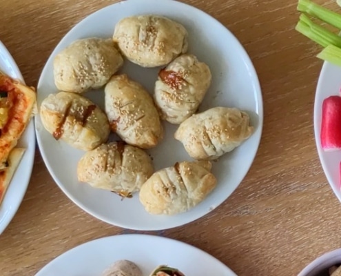 vegan mini worstenbroodjes met curry